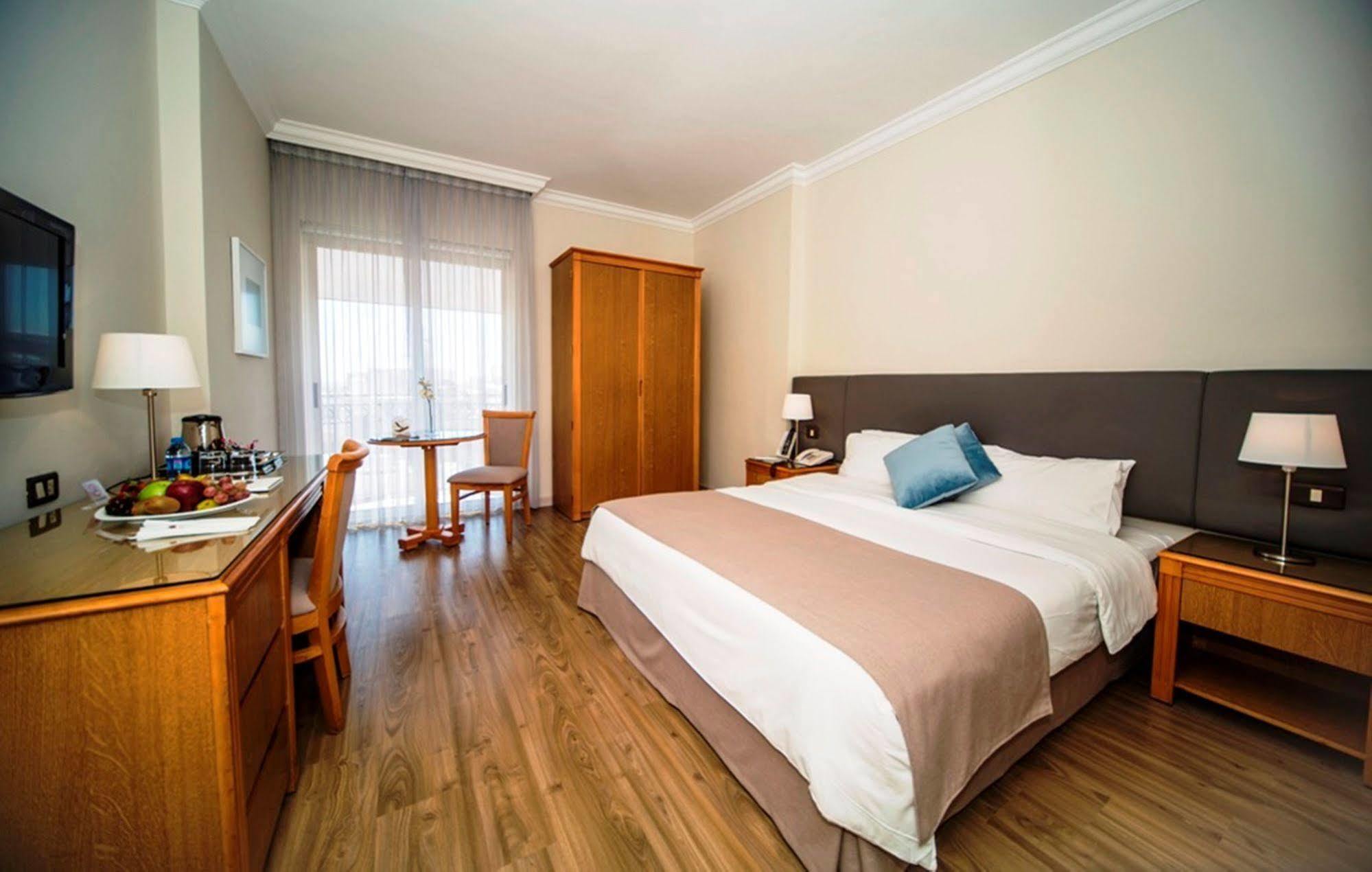 Alqasr Metropole Hotel